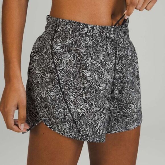 Lululemon Track That Mid-Rise Lined Short 5" - Picture 2 of 7